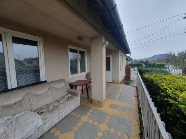 Eladó családi ház, Tapolcán 59.9 M Ft, 6 szobás