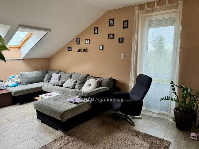 Eladó téglalakás, Szabadbattyánban 85 M Ft, 5 szobás