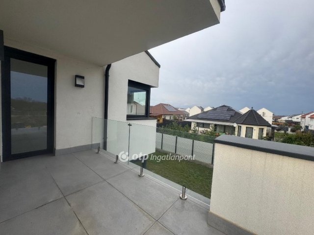 Eladó sorház, Velencén 220 M Ft, 5 szobás / költözzbe.hu
