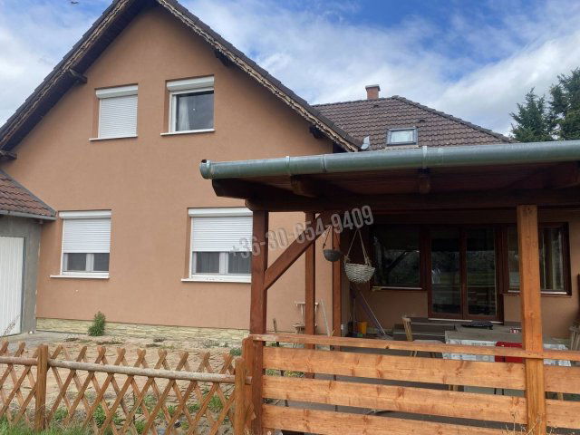 Eladó családi ház, Váchartyánon 89.9 M Ft, 6 szobás