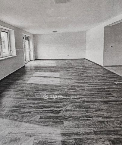 Eladó téglalakás, Szegeden 112 M Ft, 3 szobás