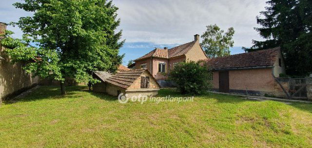 Eladó családi ház, Devecseren 18.9 M Ft, 2 szobás