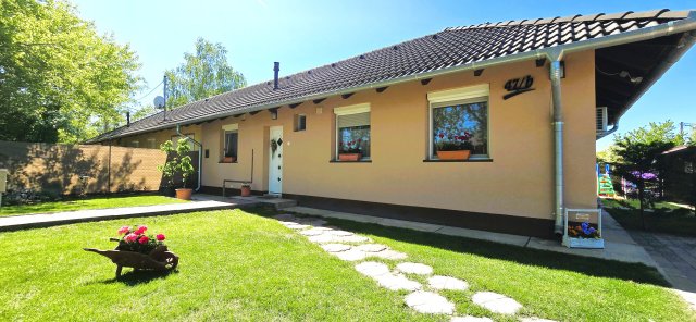 Eladó ikerház, Szigetszentmiklóson 94.9 M Ft, 4 szobás