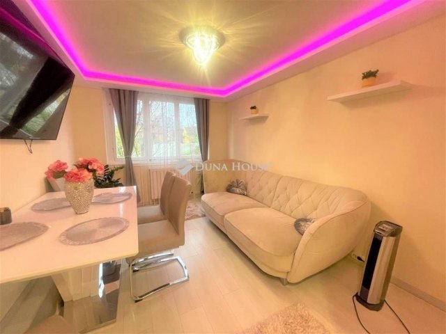 Eladó panellakás, Budapesten, III. kerületben 84.9 M Ft, 3 szobás