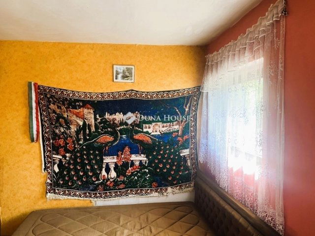 Eladó ikerház, Bugyin 49.9 M Ft, 5+1 szobás