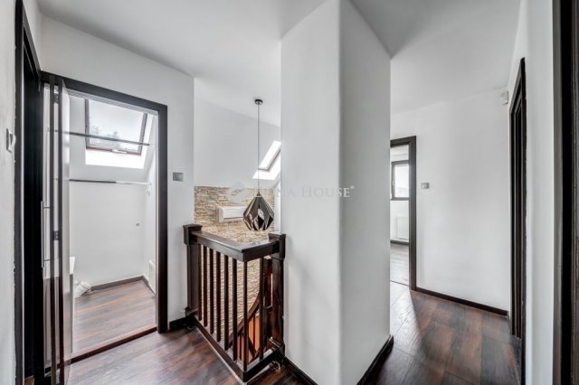 Eladó családi ház, Budaörsön 235 M Ft, 4 szobás