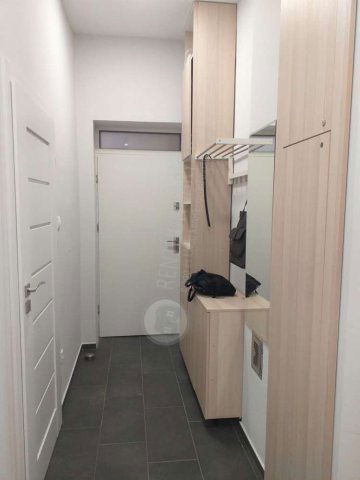 Kiadó téglalakás, albérlet, VIII. kerületben, Corvin közben