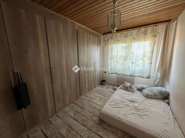 Eladó családi ház, Kistarcsán 131 M Ft, 5 szobás