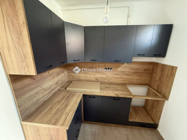 Eladó téglalakás, Mosonmagyaróváron 34.9 M Ft, 3 szobás