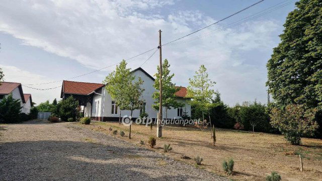 Eladó téglalakás, Tápiószelén 29.99 M Ft, 4 szobás