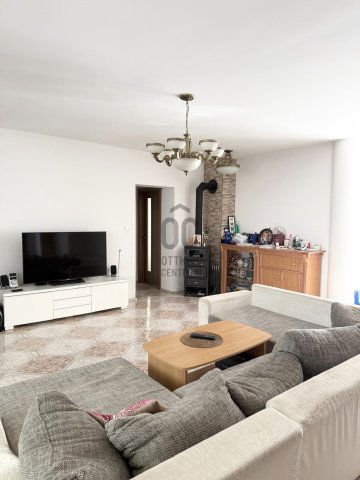 Eladó családi ház, Diósdon 250 M Ft, 7 szobás