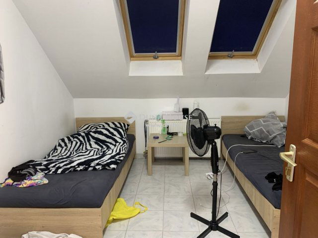 Eladó családi ház, Vecsésen 299.9 M Ft, 13 szobás