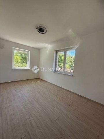 Eladó ikerház, Nagytarcsán 130.7 M Ft, 4 szobás