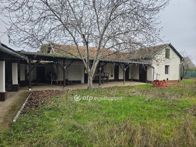 Eladó nyaraló, Cserkeszőlőn 19 M Ft, 3 szobás