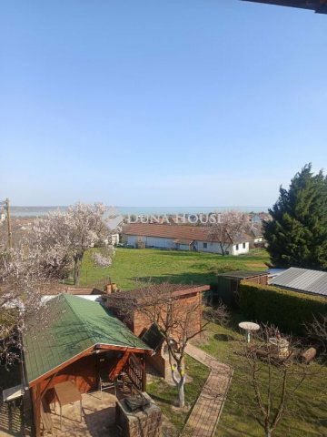 Eladó családi ház, Balatonalmádiban 204 M Ft, 5 szobás