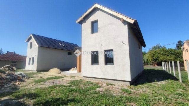 Eladó nyaraló, Balatonkeresztúron 86 M Ft, 4 szobás