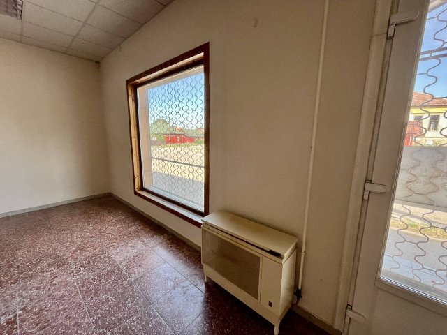 Eladó üzlethelyiség, Jászladányon 18.9 M Ft