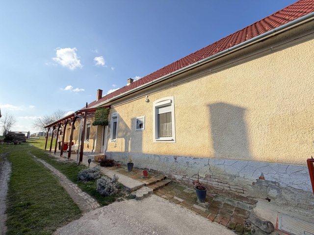 Eladó családi ház, Kacorlakon 29.99 M Ft, 3 szobás