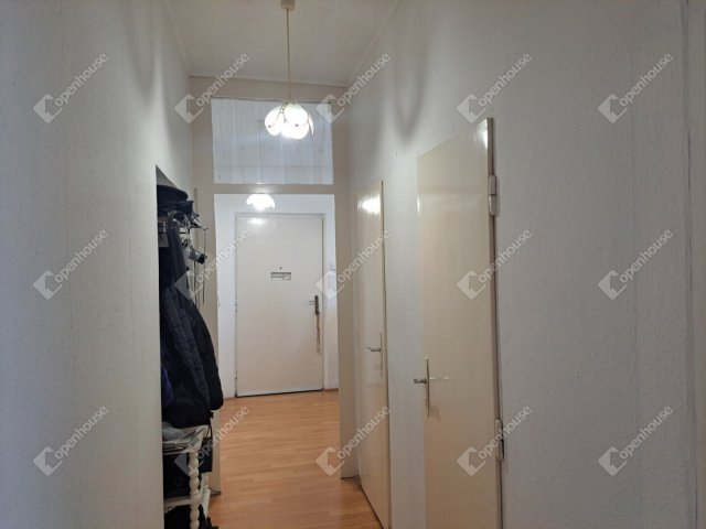 Eladó téglalakás, Győrött 55 M Ft, 3 szobás