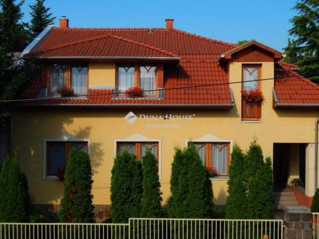 Eladó családi ház, Egerben 169 M Ft, 6 szobás