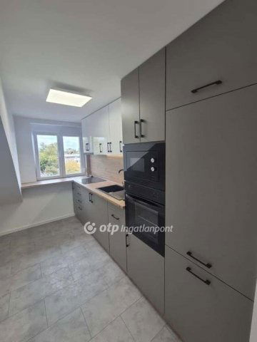 Eladó téglalakás, Pécsett 54.9 M Ft, 2+1 szobás