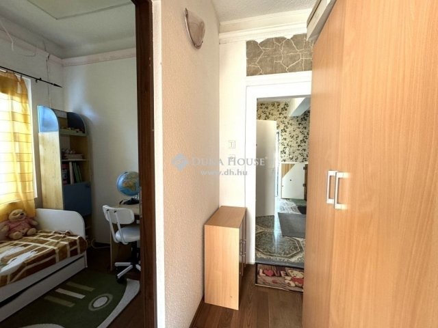 Eladó családi ház, Szentendrén 99.999 M Ft, 4 szobás