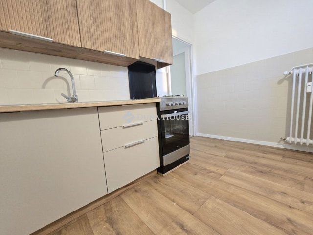 Eladó panellakás, Pécsett 40.9 M Ft, 2 szobás