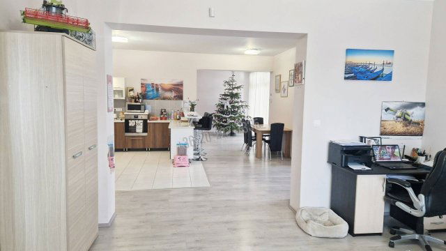 Eladó családi ház, Tasson 85 M Ft, 4 szobás