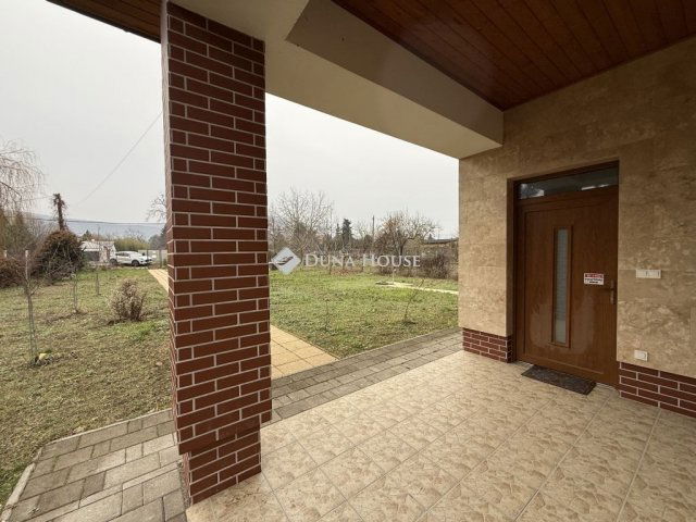 Eladó családi ház, Esztergomban 98 M Ft, 3 szobás