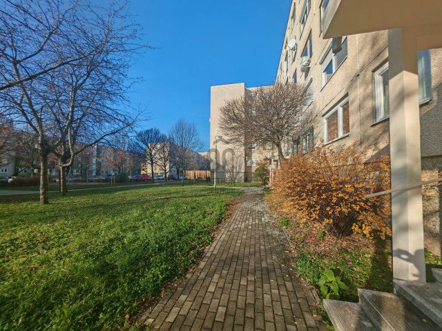 Eladó panellakás, Esztergomban 48.9 M Ft, 2 szobás