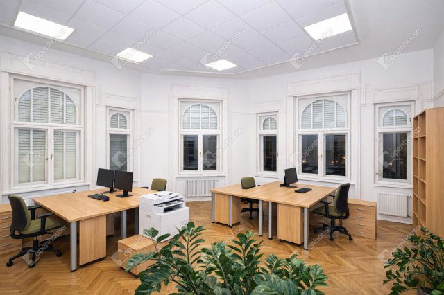 Eladó téglalakás, Szegeden 112 M Ft, 4 szobás