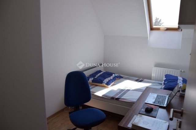 Kiadó téglalakás, albérlet, Pécsett 220 E Ft / hó, 3 szobás