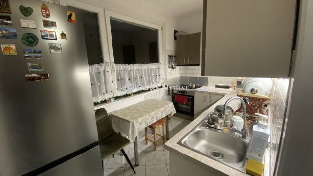 Eladó panellakás, Szegeden, József Attila sugárúton 53.5 M Ft