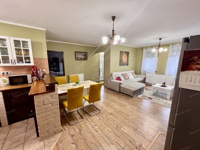 Eladó ikerház, Győrött 93 M Ft, 4 szobás / költözzbe.hu