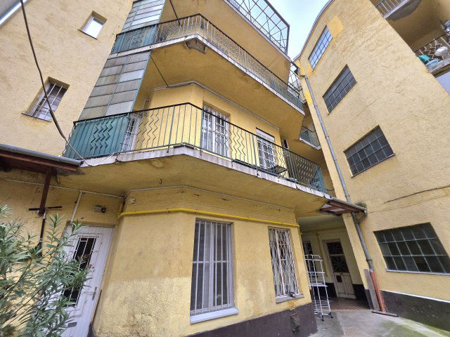 Eladó téglalakás, Budapesten, III. kerületben, Zápor utcában