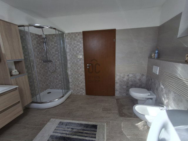 Eladó családi ház, Keszün 138 M Ft, 6 szobás