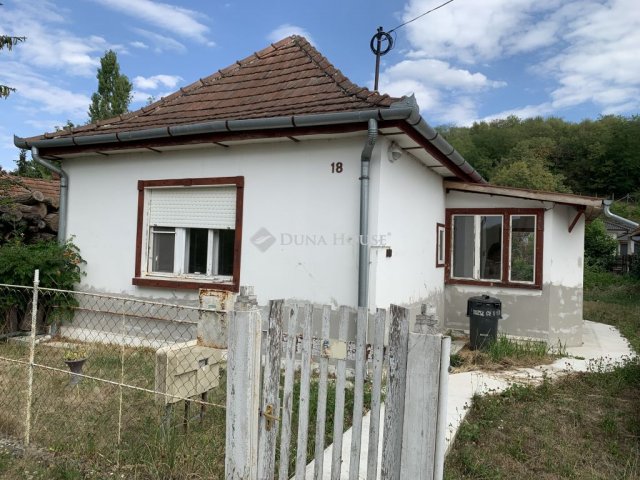 Eladó családi ház, Kisbucsán 25 M Ft, 2 szobás
