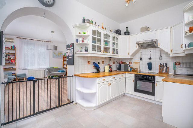 Eladó családi ház, Budapesten, III. kerületben 179.9 M Ft