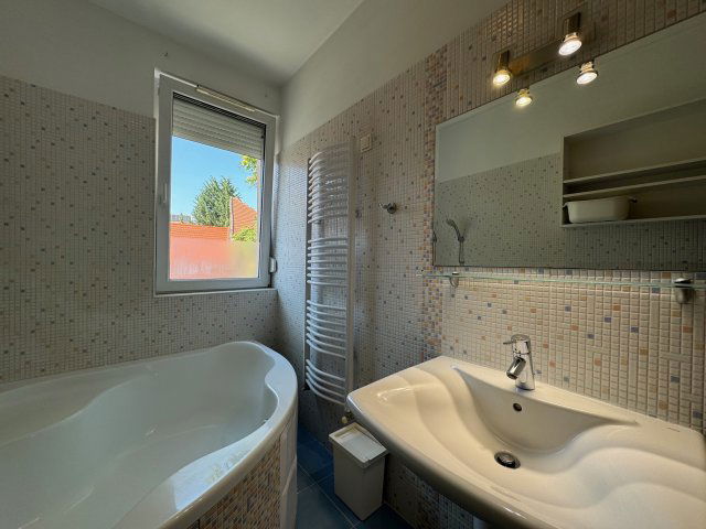 Kiadó téglalakás, albérlet, Pécsett, Hungária utcában