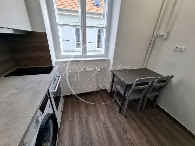 Kiadó téglalakás, albérlet, Pécsett, Majorossy Imre utcában