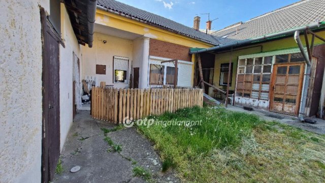 Eladó téglalakás, Nagykőrösön 50 M Ft, 3 szobás