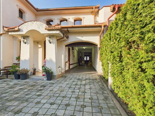 Eladó sorház, Debrecenben, Károli Gáspár utcában 239.9 M Ft