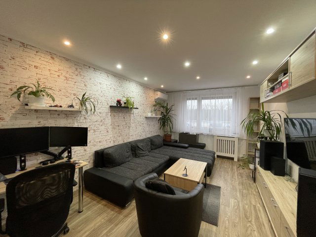 Eladó panellakás, Tiszaújvárosban 29.5 M Ft, 2 szobás