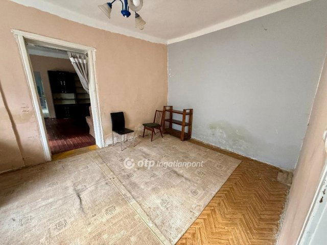 Eladó családi ház, Újpetrén 22 M Ft, 5 szobás