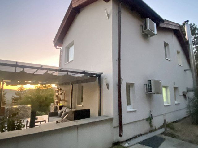 Eladó családi ház, Szentendrén 150 M Ft, 4 szobás