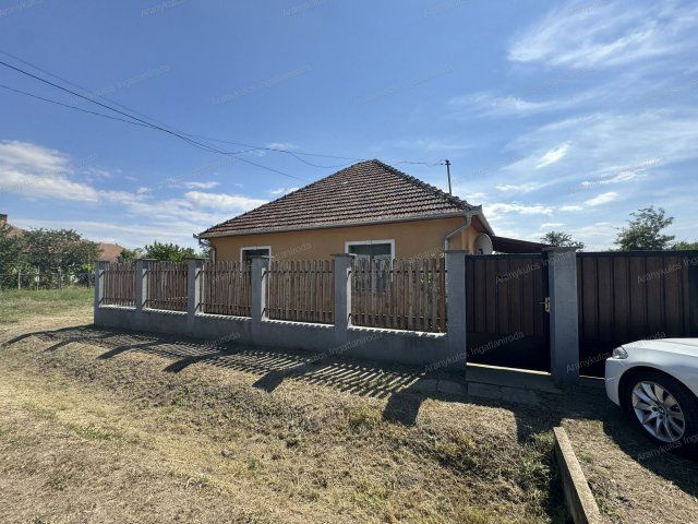 Eladó családi ház, Geszten 15.85 M Ft, 2 szobás
