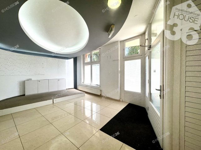 Eladó üzlethelyiség, Kecskeméten 70 M Ft, 4 szobás