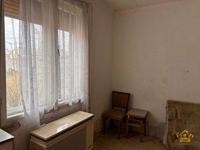 Eladó családi ház, Szigethalmon 20 M Ft, 2 szobás