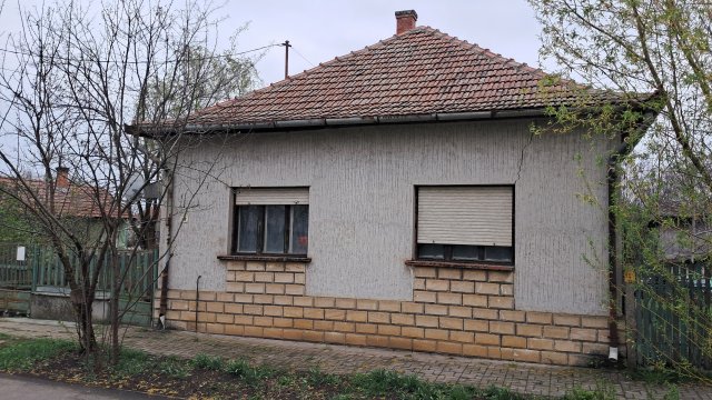 Eladó családi ház, Tiszatenyőn 11.9 M Ft, 2+1 szobás