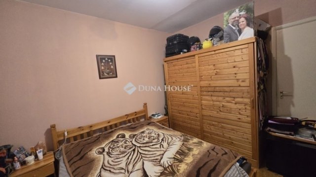 Eladó panellakás, Szegeden 60.99 M Ft, 3 szobás